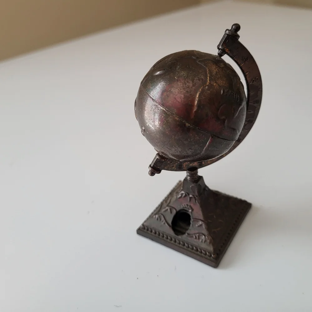 Vintage Hong Kong Die Cast Metal Miniature Globe Pencil Sharpener - Picture 9 of 16